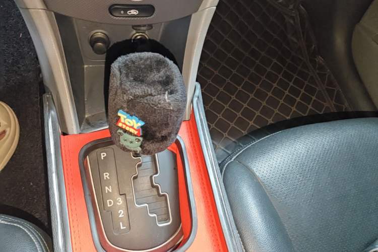 Used Hyundai Verna (older generation) 2016 1.4L Automatic Smart GLS Gear Lever