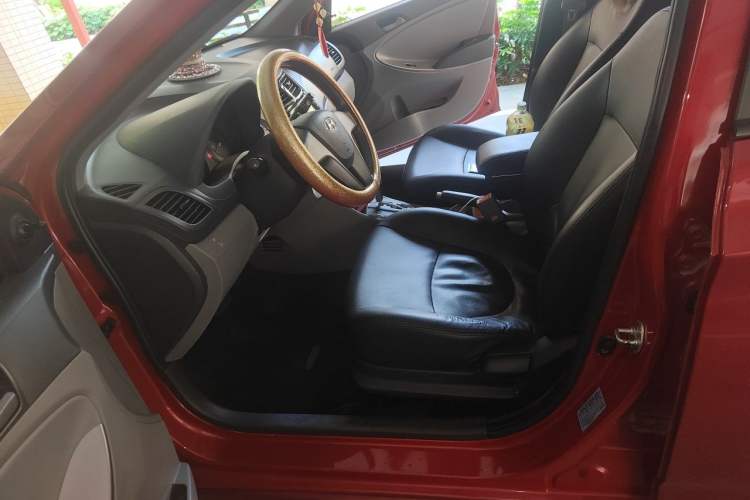 Used Hyundai Verna (older generation) 2016 1.4L Automatic Fashionable GS Model Left Front Seat