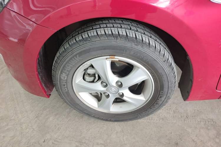 Used Hyundai Verna (older generation) 2016 1.4L Automatic Leading-Edge GLX Left Front Wheel Hub