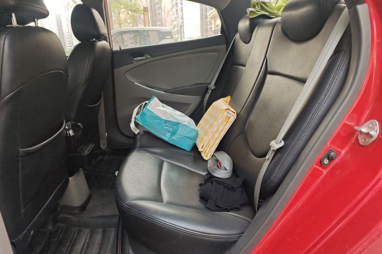 Used Hyundai Verna (older generation) 2016 1.4L Automatic Smart GLS Left Rear Seat
