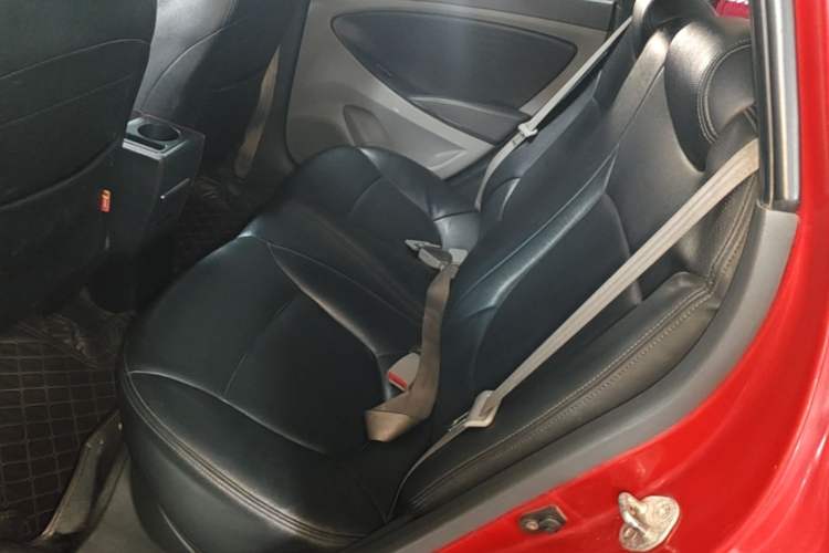 Used Hyundai Verna (older generation) 2016 1.4L Automatic Smart GLS Left Rear Seat