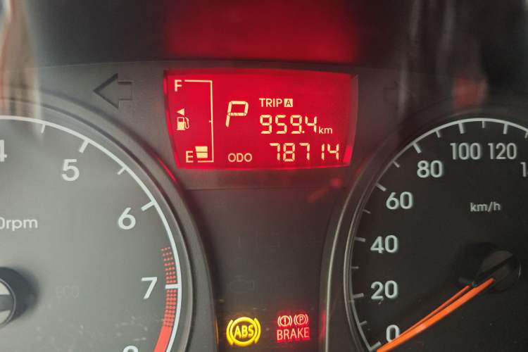 Used Hyundai Verna (older generation) 2016 1.4L Automatic Smart GLS Odometer Close Up