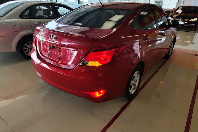 Used Hyundai Verna (older generation) 2016 1.4L Manual Smart GLS Trim Rear Right 45 Deg