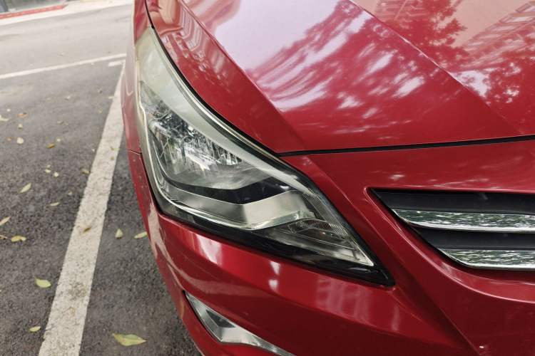 Used Hyundai Verna (older generation) 2016 1.4L Automatic Smart GLS Right Front Headlight