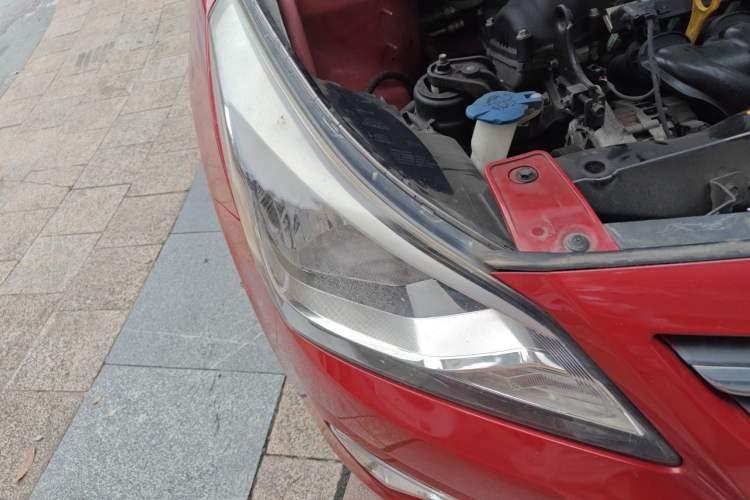 Used Hyundai Verna (older generation) 2016 1.4L Automatic Fashionable GS Model Right Front Headlight