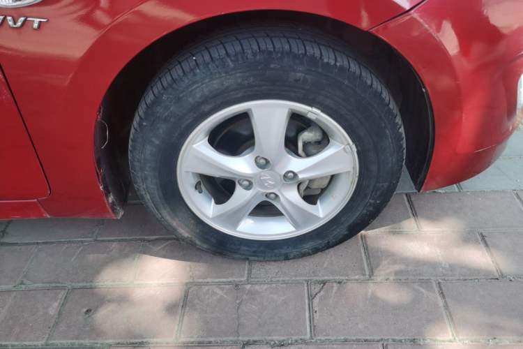 Used Hyundai Verna (older generation) 2016 1.4L Manual Smart GLS Trim Right Front Wheel Hub