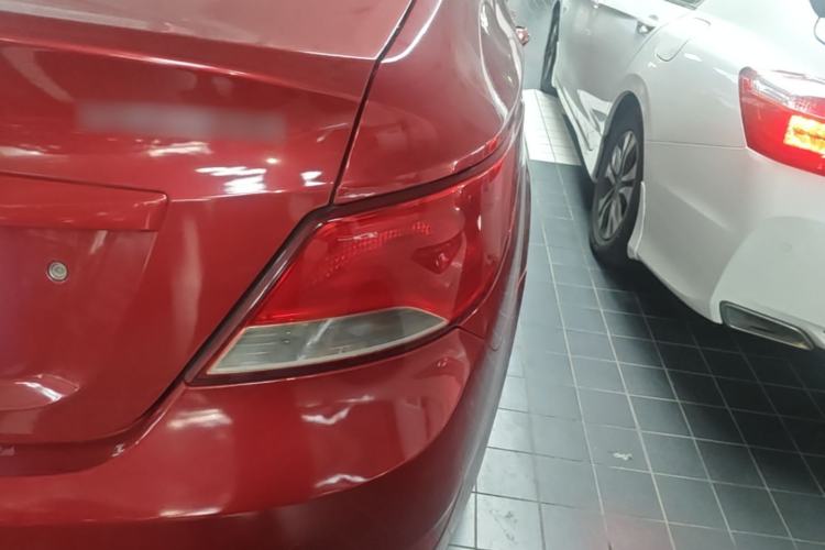 Used Hyundai Verna (older generation) 2016 1.4L Automatic Smart GLS Right Rear Taillight