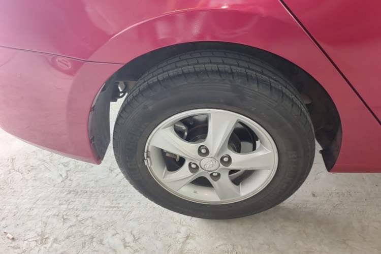 Used Hyundai Verna (older generation) 2016 1.4L Automatic Leading-Edge GLX Right Rear Wheel Hub