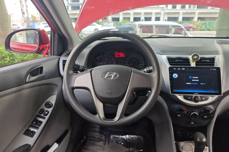 Used Hyundai Verna (older generation) 2016 1.4L Automatic Smart GLS Steering Wheel