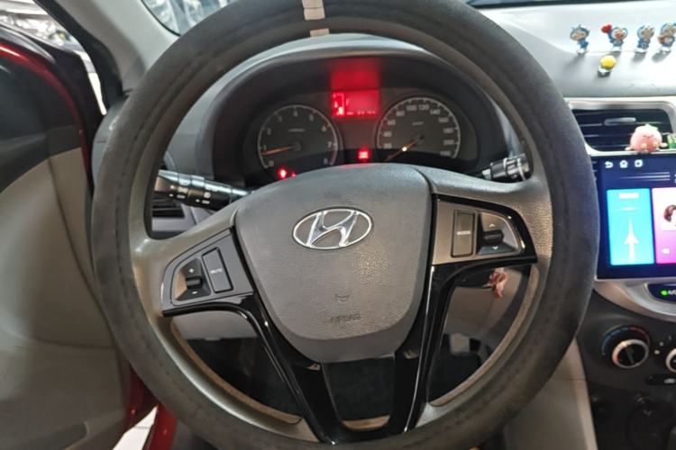 Used Hyundai Verna (older generation) 2016 1.4L Automatic Smart GLS Steering Wheel