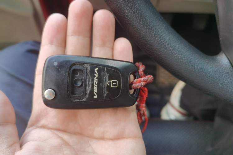 Used Hyundai Verna (older generation) 2016 1.4L Manual Smart GLS Trim Vehicle Key
