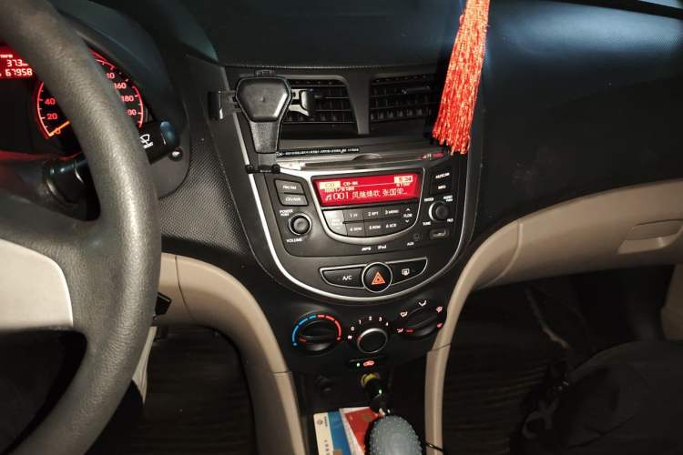 Used Hyundai Verna (older generation) 2016 1.4L Automatic Smart GLS Audio And AC Panel