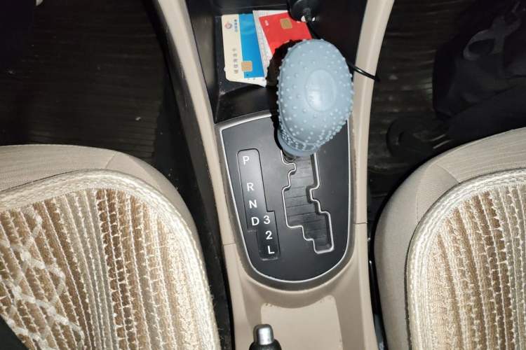 Used Hyundai Verna (older generation) 2016 1.4L Automatic Smart GLS Gear Lever