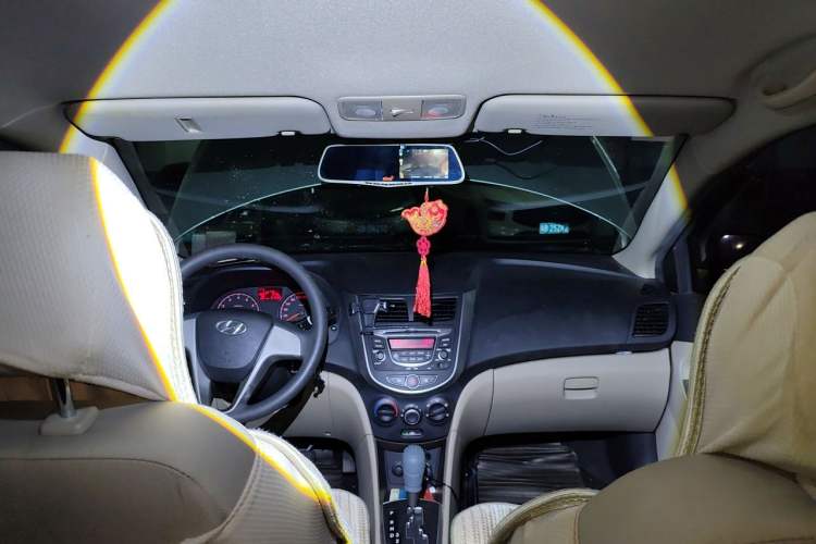 Used Hyundai Verna (older generation) 2016 1.4L Automatic Smart GLS Headliner