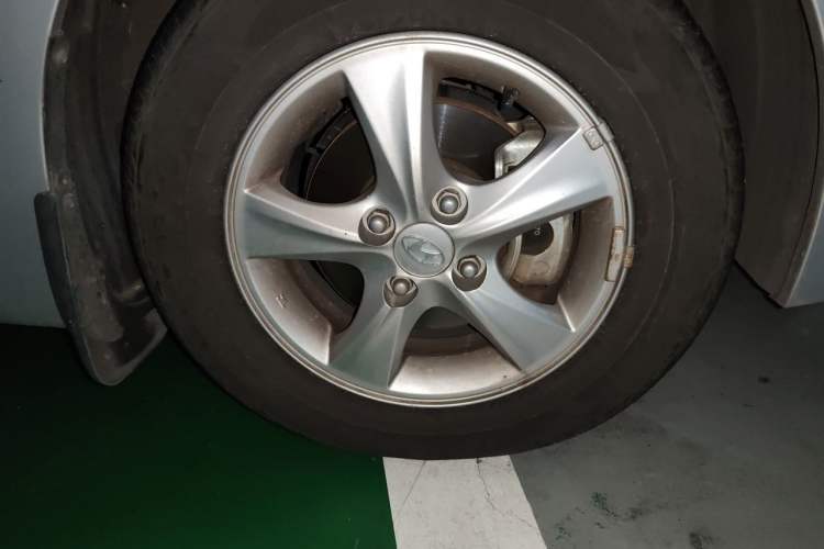 Used Hyundai Verna (older generation) 2016 1.4L Automatic Smart GLS Right Front Wheel Hub