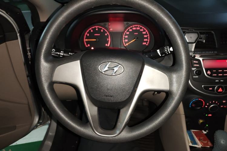 Used Hyundai Verna (older generation) 2016 1.4L Automatic Smart GLS Steering Wheel