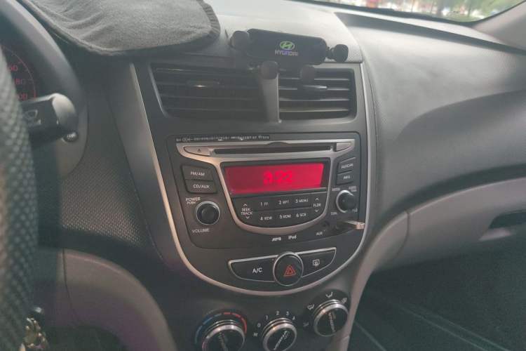 Used Hyundai Verna (older generation) 2016 1.4L Manual Smart GLS Trim Audio And AC Panel