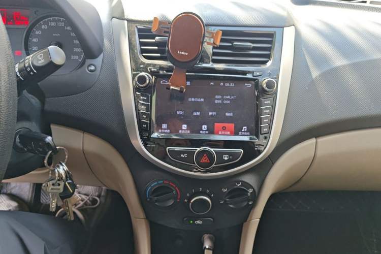 Used Hyundai Verna (older generation) 2016 1.4L Manual Smart GLS Trim Audio And AC Panel