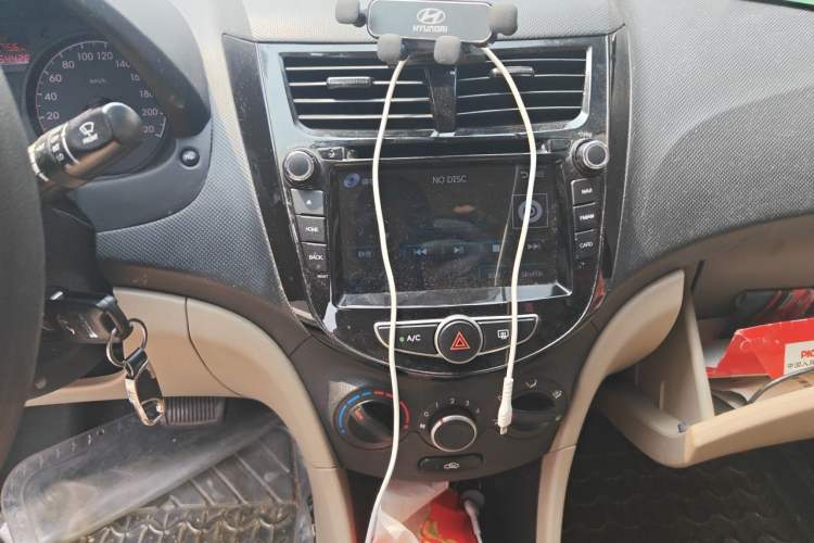 Used Hyundai Verna (older generation) 2016 1.4L Automatic Smart GLS Audio And AC Panel