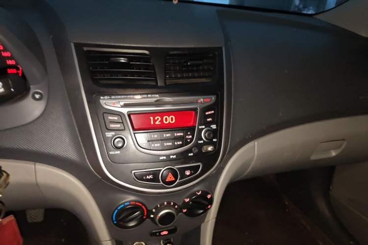Used Hyundai Verna (older generation) 2016 1.4L Manual Smart GLS Trim Audio And AC Panel