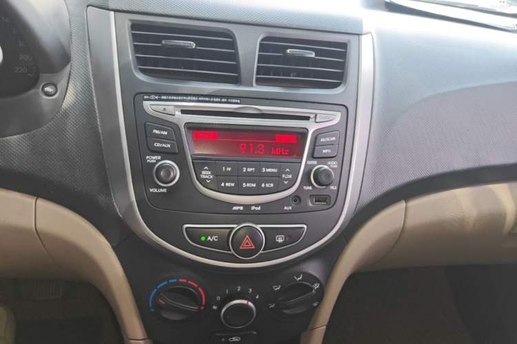 Used Hyundai Verna (older generation) 2016 1.4L Automatic Smart GLS Audio And AC Panel
