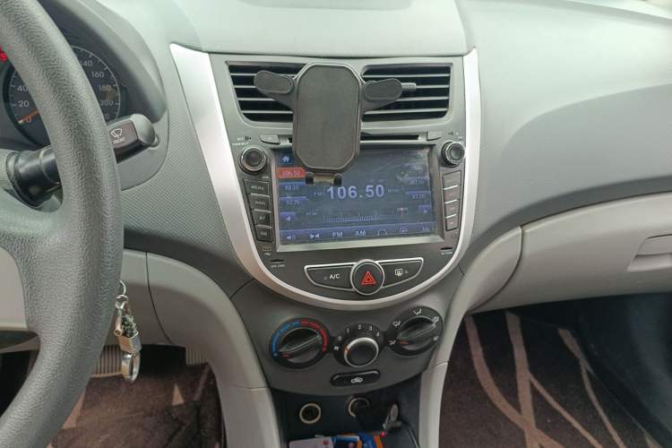 Used Hyundai Verna (older generation) 2016 1.4L Automatic Smart GLS Audio And AC Panel