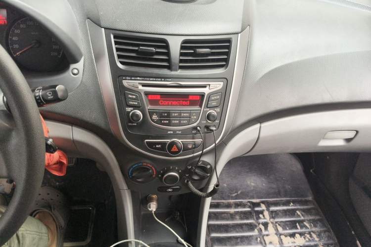 Used Hyundai Verna (older generation) 2016 1.4L Automatic Smart GLS Audio And AC Panel