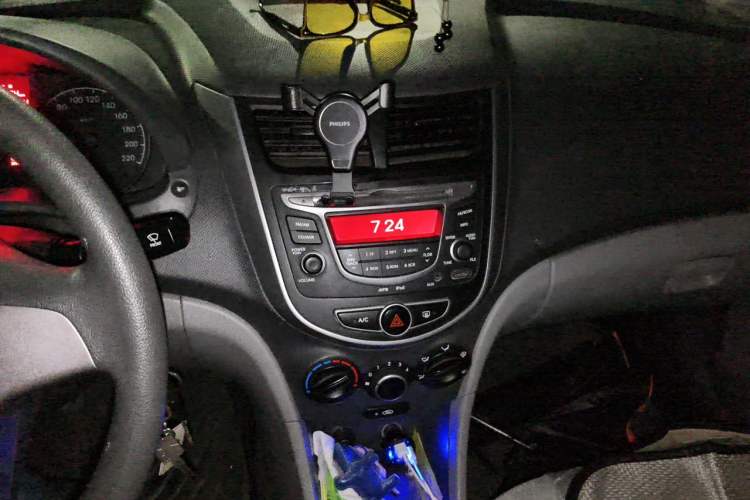 Used Hyundai Verna (older generation) 2016 1.4L Manual Smart GLS Trim Audio And AC Panel