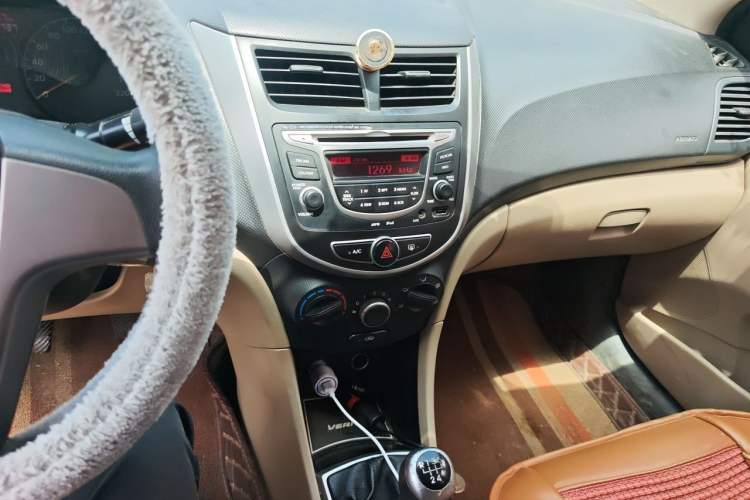 Used Hyundai Verna (older generation) 2016 1.4L Manual Smart GLS Trim Audio And AC Panel