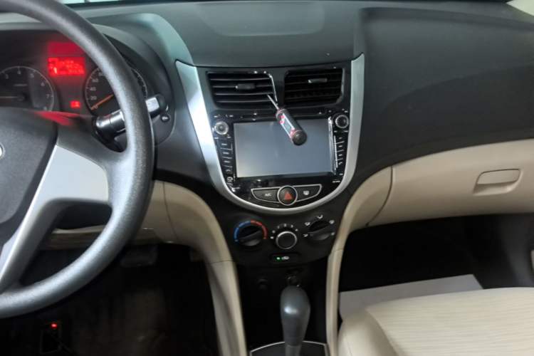 Used Hyundai Verna (older generation) 2016 1.4L Automatic Smart GLS Audio And AC Panel