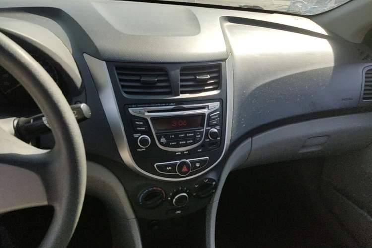 Used Hyundai Verna (older generation) 2016 1.4L Manual Smart GLS Trim Audio And AC Panel