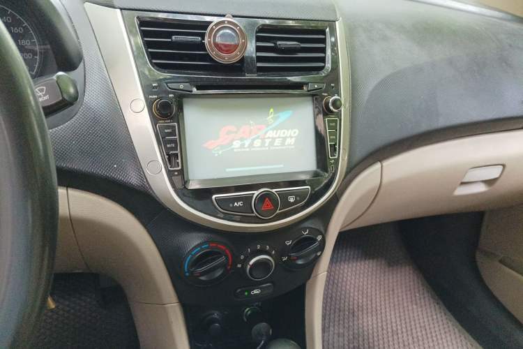 Used Hyundai Verna (older generation) 2016 1.4L Automatic Smart GLS Audio And AC Panel