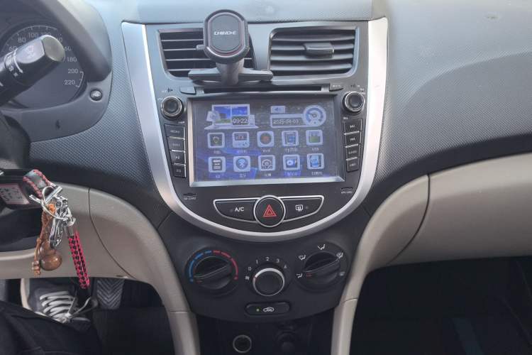 Used Hyundai Verna (older generation) 2016 1.4L Manual Smart GLS Trim Audio And AC Panel