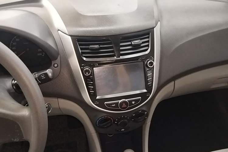 Used Hyundai Verna (older generation) 2016 1.4L Automatic Smart GLS Audio And AC Panel