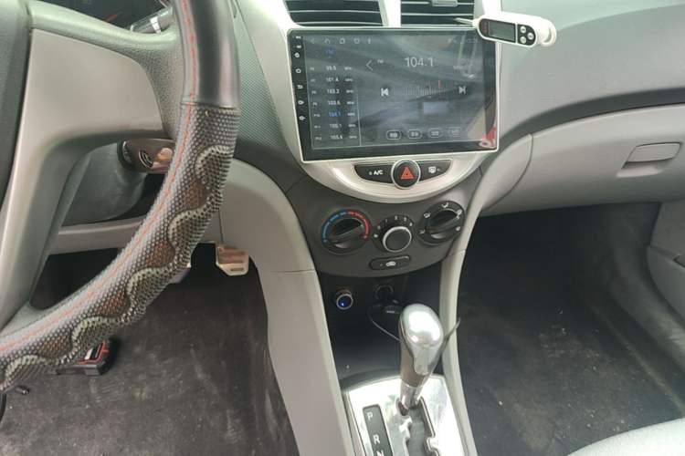 Used Hyundai Verna (older generation) 2016 1.4L Automatic Smart GLS Audio And AC Panel