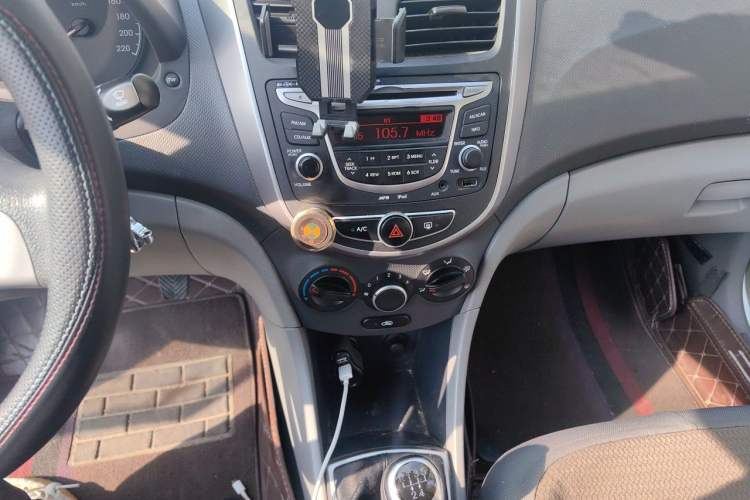 Used Hyundai Verna (older generation) 2016 1.4L Manual Smart GLS Trim Audio And AC Panel