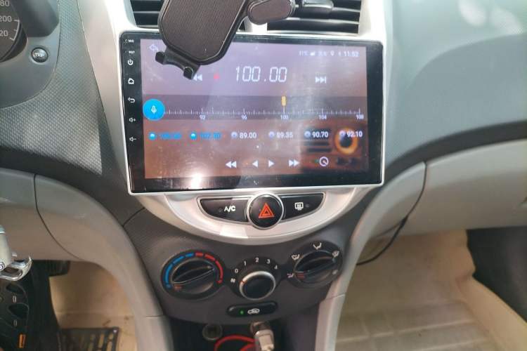 Used Hyundai Verna (older generation) 2016 1.4L Automatic Smart GLS Audio And AC Panel