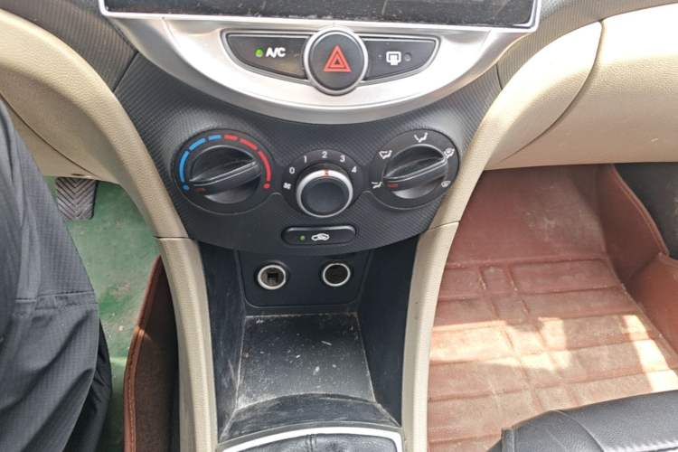 Used Hyundai Verna (older generation) 2016 1.4L Manual Smart GLS Trim Audio And AC Panel