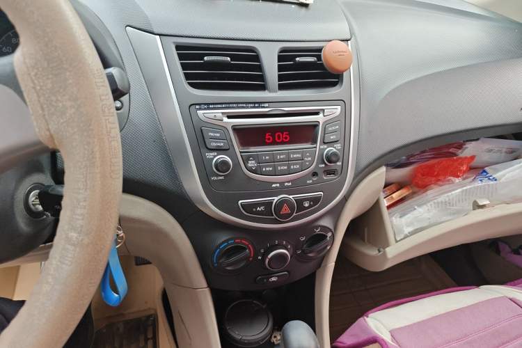 Used Hyundai Verna (older generation) 2016 1.4L Automatic Smart GLS Audio And AC Panel