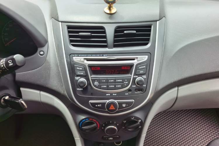 Used Hyundai Verna (older generation) 2016 1.4L Automatic Smart GLS Audio And AC Panel