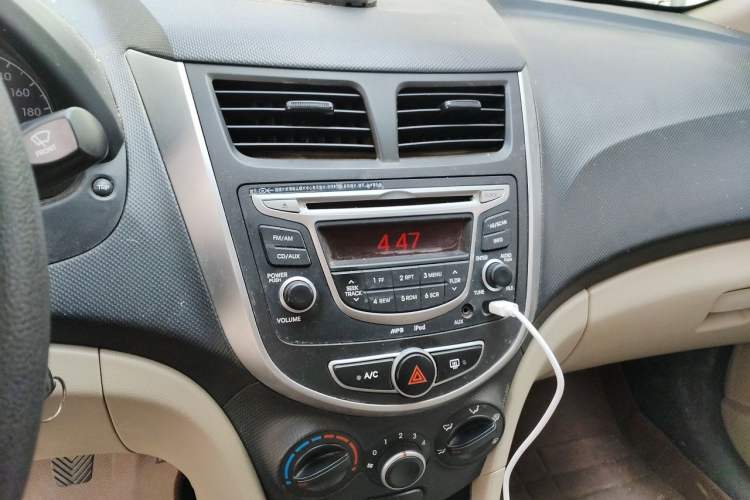 Used Hyundai Verna (older generation) 2016 1.4L Manual Smart GLS Trim Audio And AC Panel