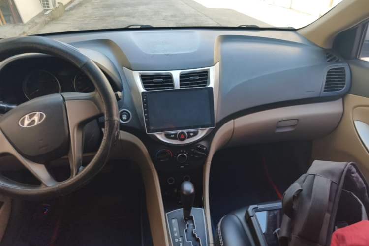 Used Hyundai Verna (older generation) 2016 1.4L Automatic Leading-Edge GLX Audio And AC Panel