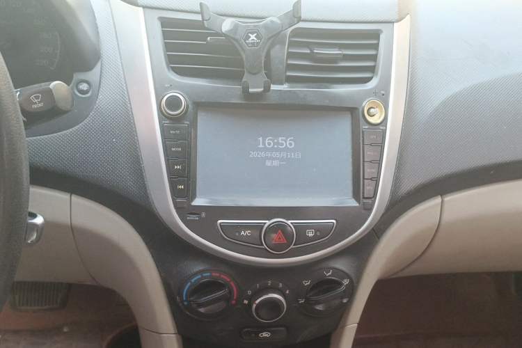Used Hyundai Verna (older generation) 2016 1.4L Automatic Smart GLS Audio And AC Panel