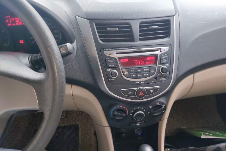 Used Hyundai Verna (older generation) 2016 1.4L Automatic Smart GLS Audio And AC Panel