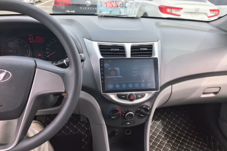 Used Hyundai Verna (older generation) 2016 1.4L Manual Smart GLS Trim Audio And AC Panel