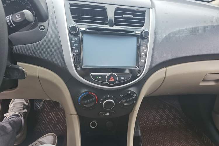 Used Hyundai Verna (older generation) 2016 1.4L Manual Smart GLS Trim Audio And AC Panel