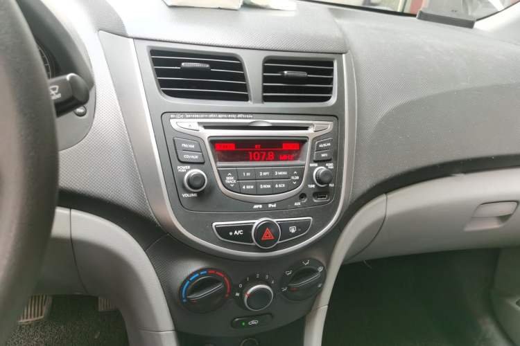 Used Hyundai Verna (older generation) 2016 1.4L Automatic Smart GLS Audio And AC Panel