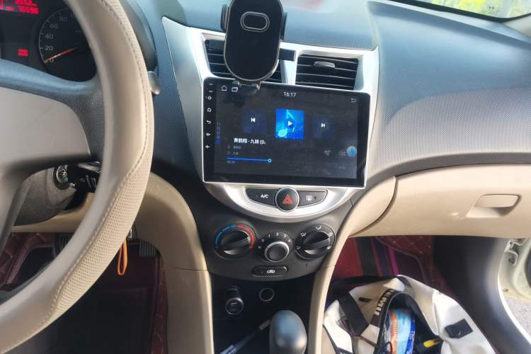 Used Hyundai Verna (older generation) 2016 1.4L Automatic Fashionable GS Model Audio And AC Panel