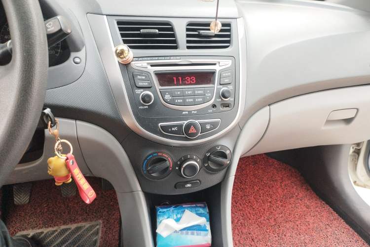 Used Hyundai Verna (older generation) 2016 1.4L Manual Smart GLS Trim Audio And AC Panel