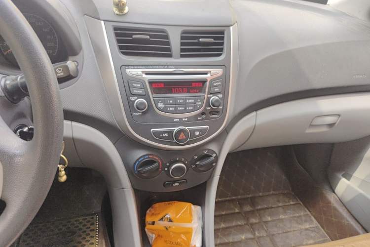 Used Hyundai Verna (older generation) 2016 1.4L Manual Smart GLS Trim Audio And AC Panel